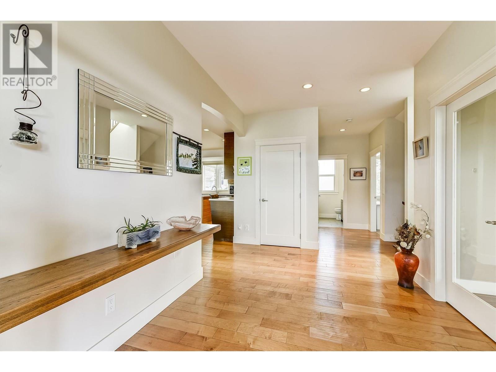 KELOWNA, British Columbia, V1V 2R1, CA, 4 Bedrooms Bedrooms, ,3 BathroomsBathrooms,Residential,For Sale,1839022