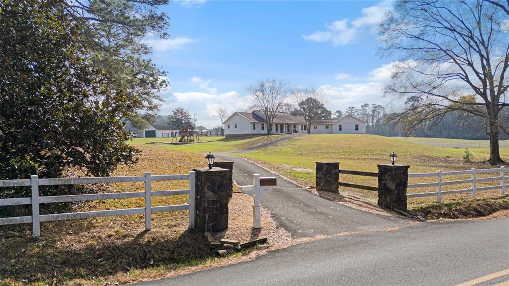 Calhoun, Georgia, 30701, United States, 4 Bedrooms Bedrooms, ,4 BathroomsBathrooms,Residential,For Sale,2005129