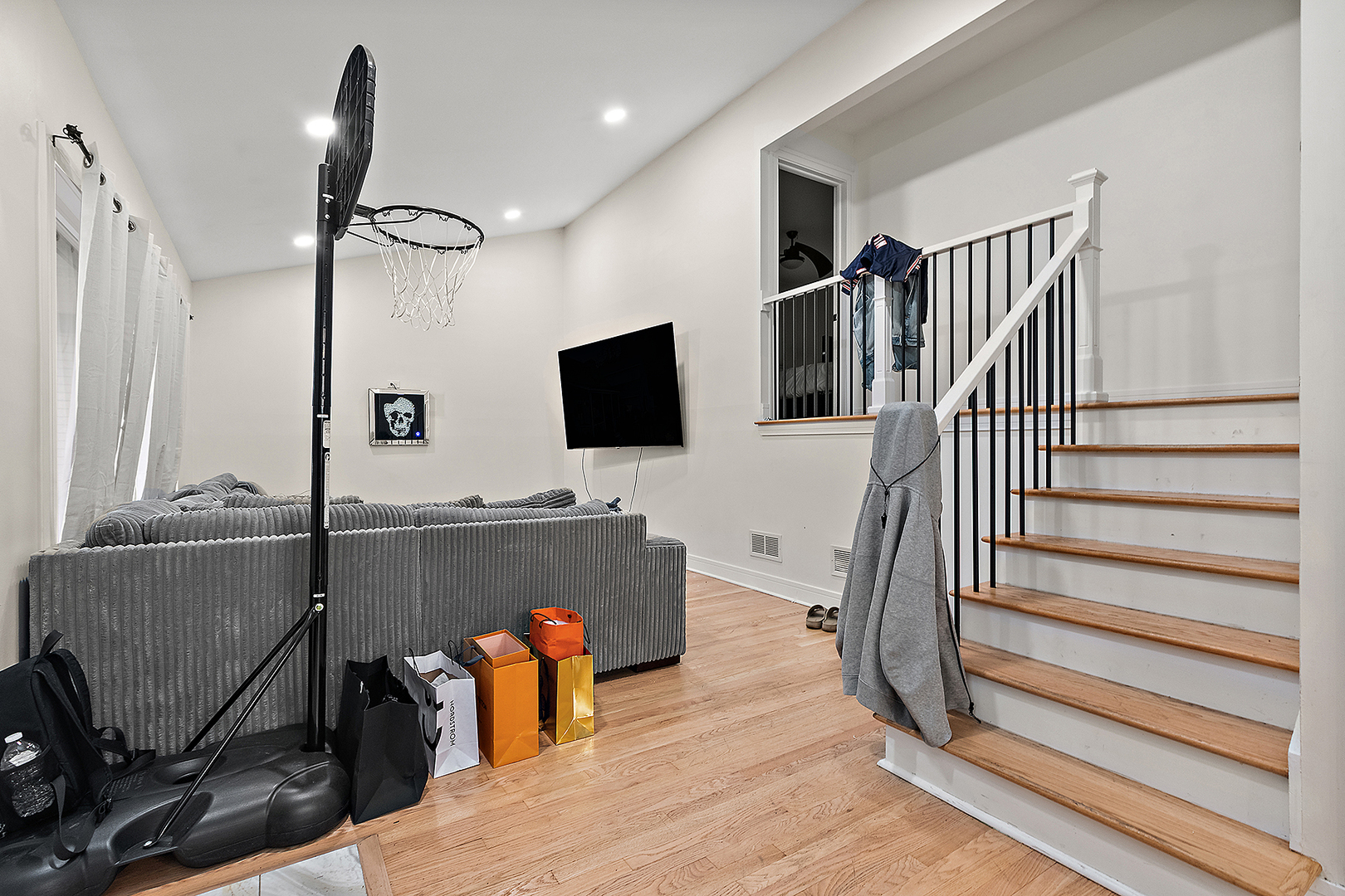 Downers Grove, Illinois, 60516, United States, 3 Bedrooms Bedrooms, ,2 BathroomsBathrooms,Residential,For Sale,1930940