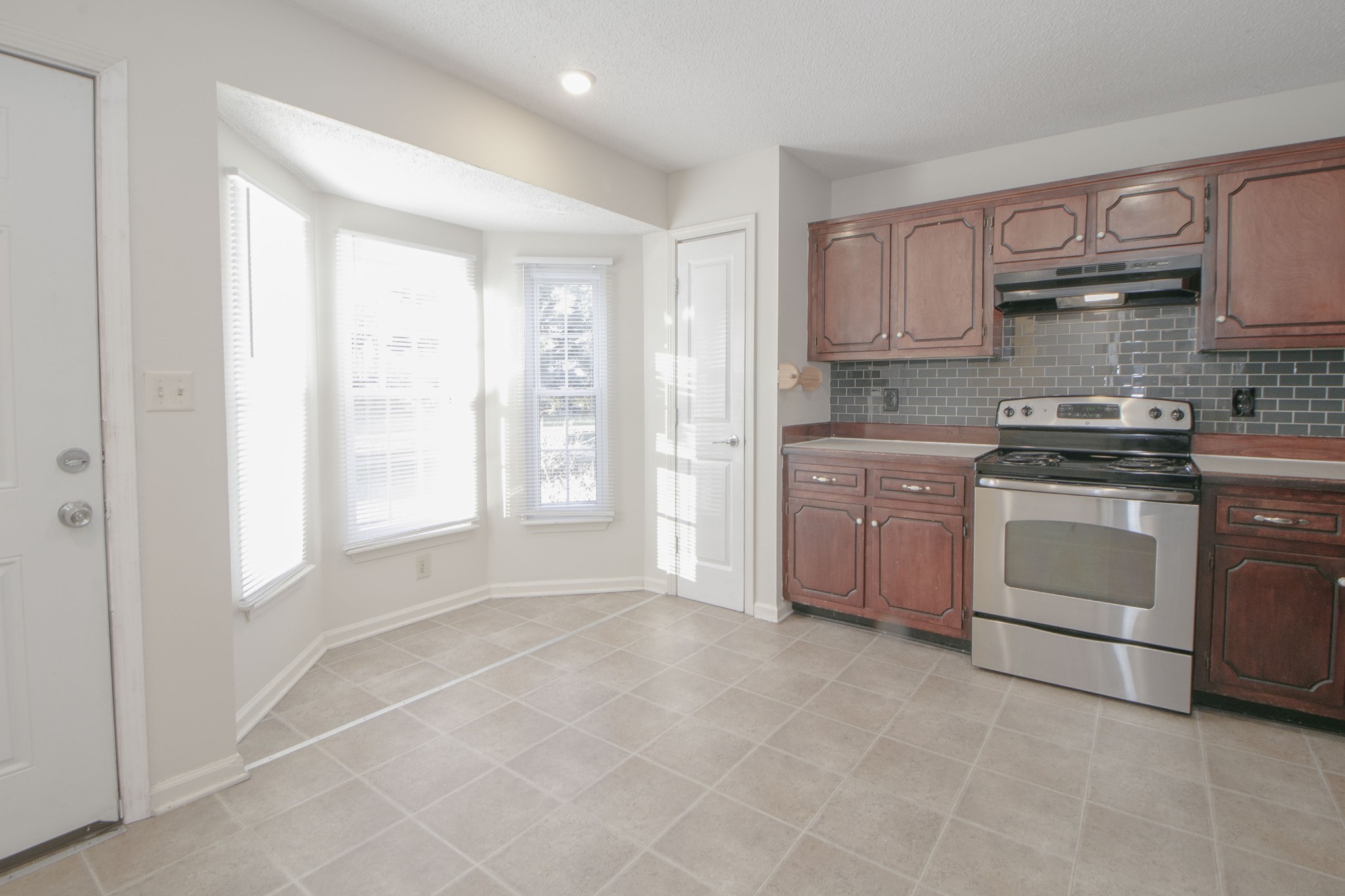 Clarksville, Tennessee, 37042, United States, ,Residential,For Sale,1943496