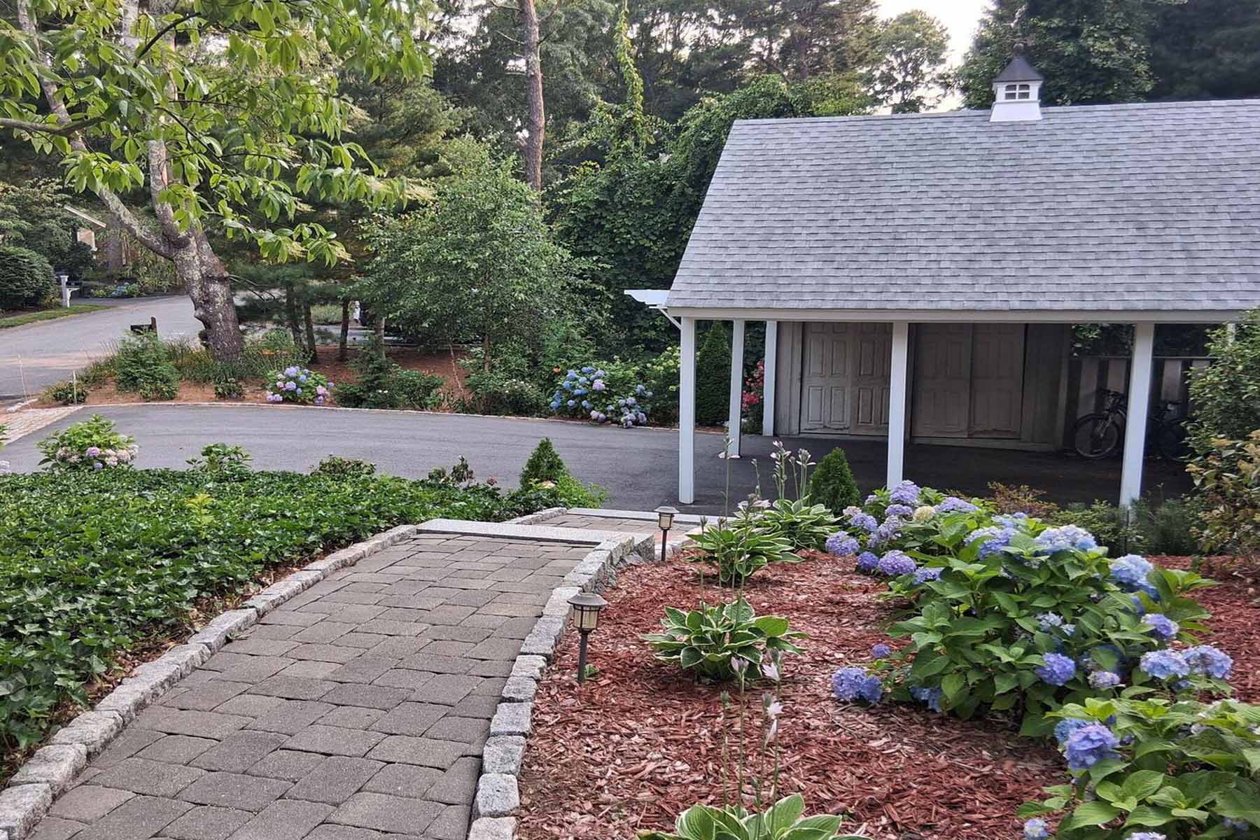  Beautifully Remodeled Cape Style Home - 物件實景