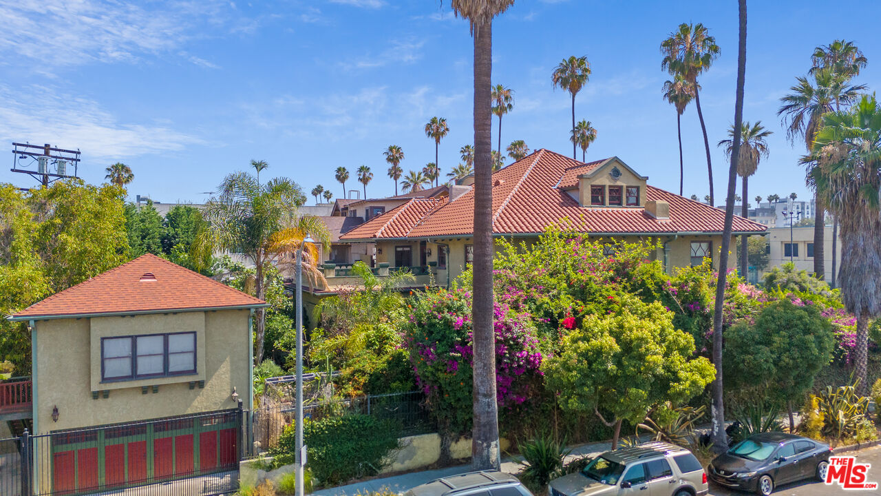 Los Angeles, California, 90006, United States, 6 Bedrooms Bedrooms, ,5 BathroomsBathrooms,Residential,For Sale,1883118