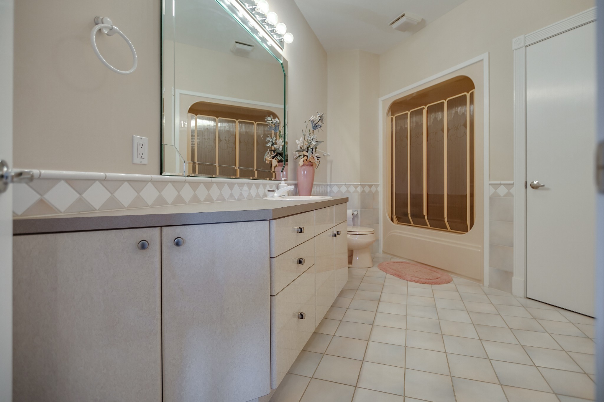 Lawrenceburg, Tennessee, 38464, United States, 4 Bedrooms Bedrooms, ,5 BathroomsBathrooms,Residential,For Sale,1925440