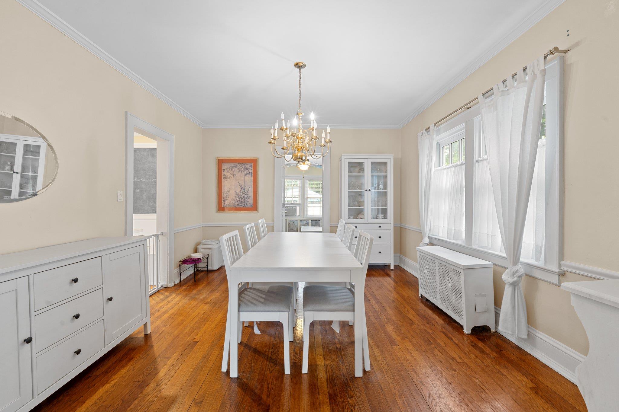 Rockville Centre, New York, 11570, United States, 4 Bedrooms Bedrooms, ,2 BathroomsBathrooms,Residential,For Sale,1928749