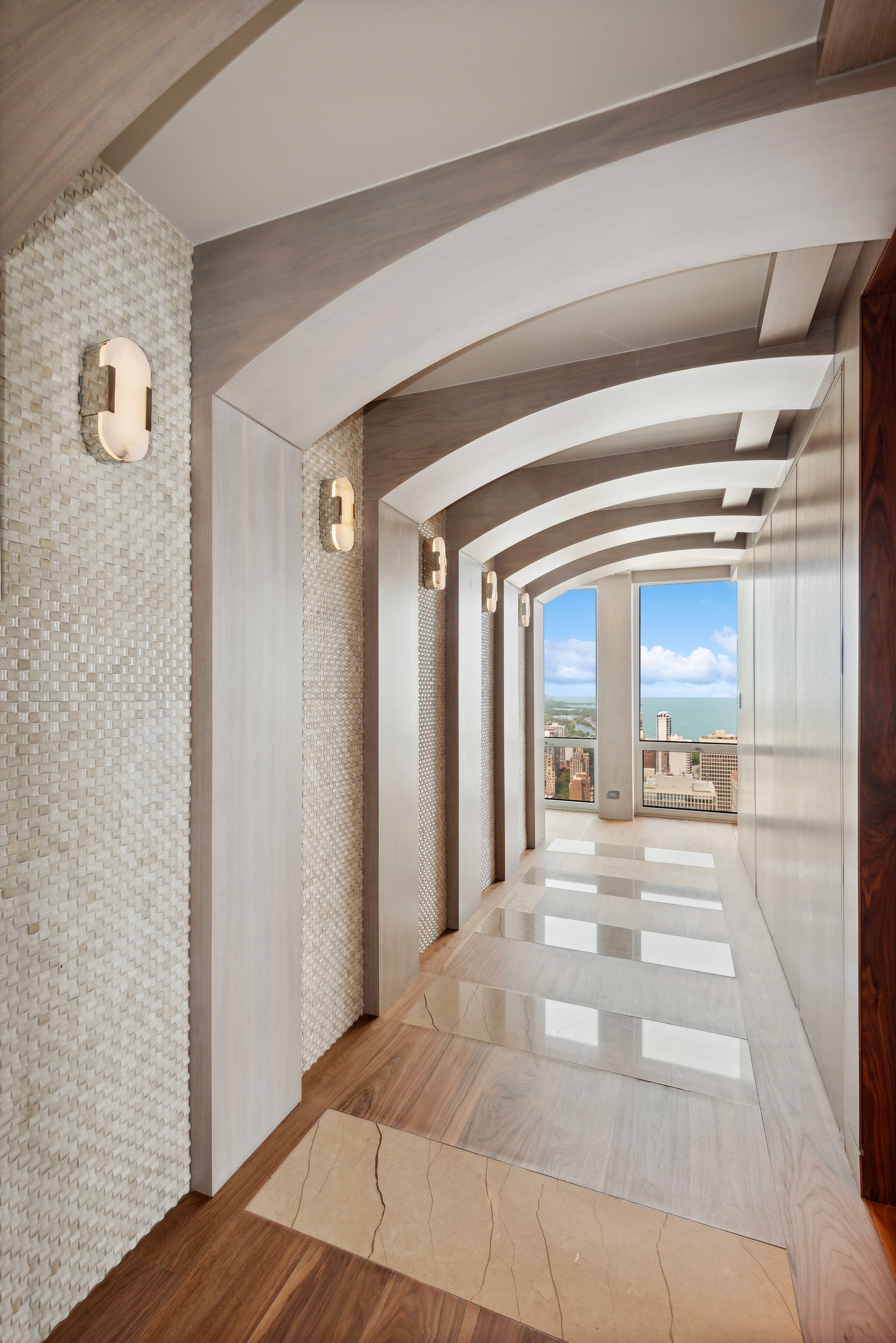  Absolutely Stunning, Penthouse Level Furnished Condo - 物件實景