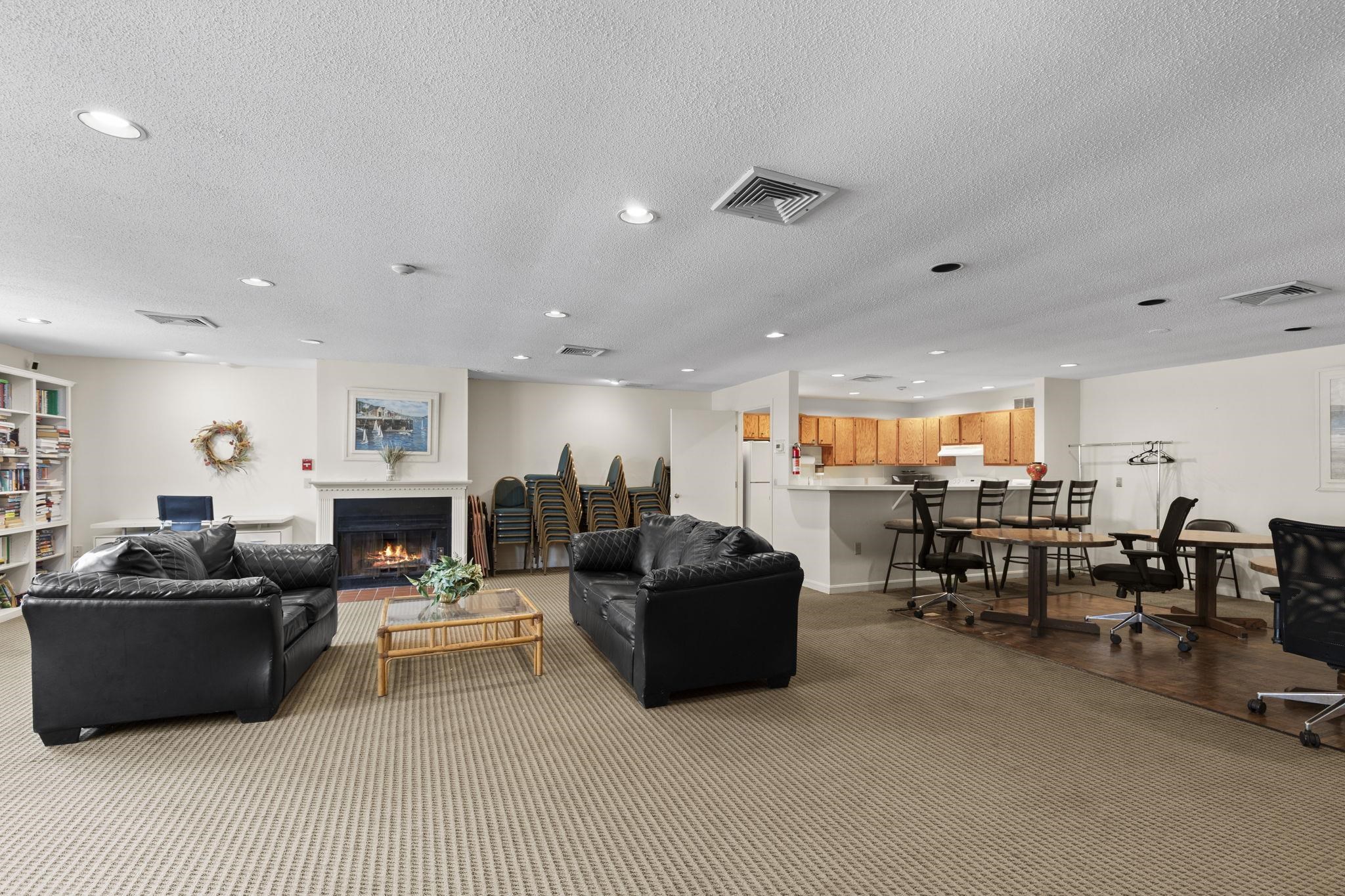  910 White Cedar Boulevard, Portsmouth, NH 03801 - 物件實景