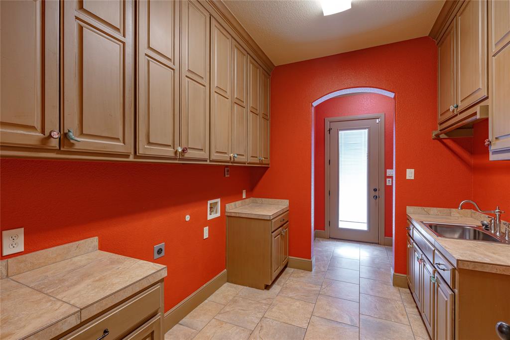 Midlothian, Texas, 76065, United States, 5 Bedrooms Bedrooms, ,7 BathroomsBathrooms,Residential,For Sale,1975064