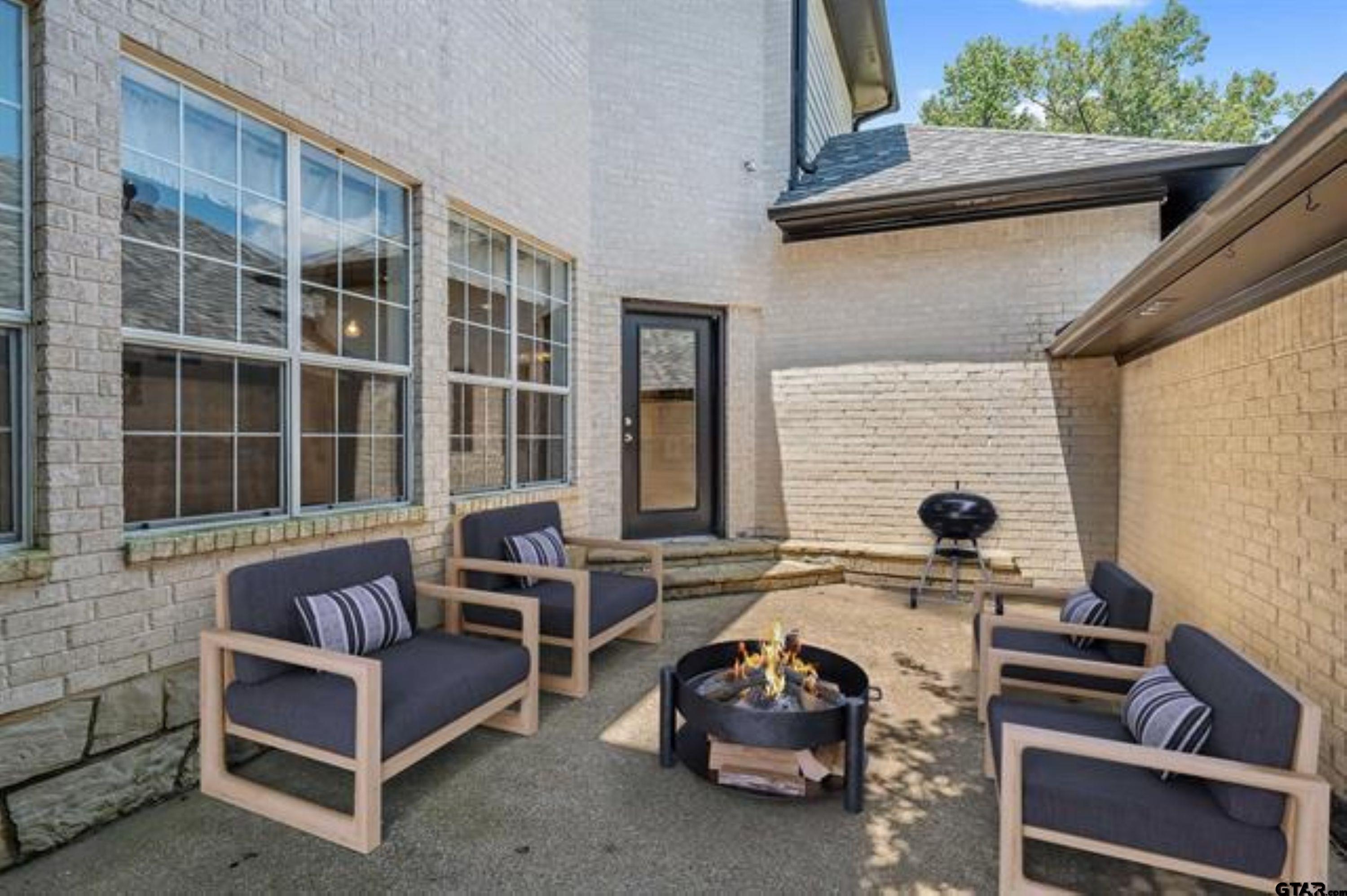 Tyler, Texas, 75703, United States, 5 Bedrooms Bedrooms, ,5 BathroomsBathrooms,Residential,For Sale,1901278