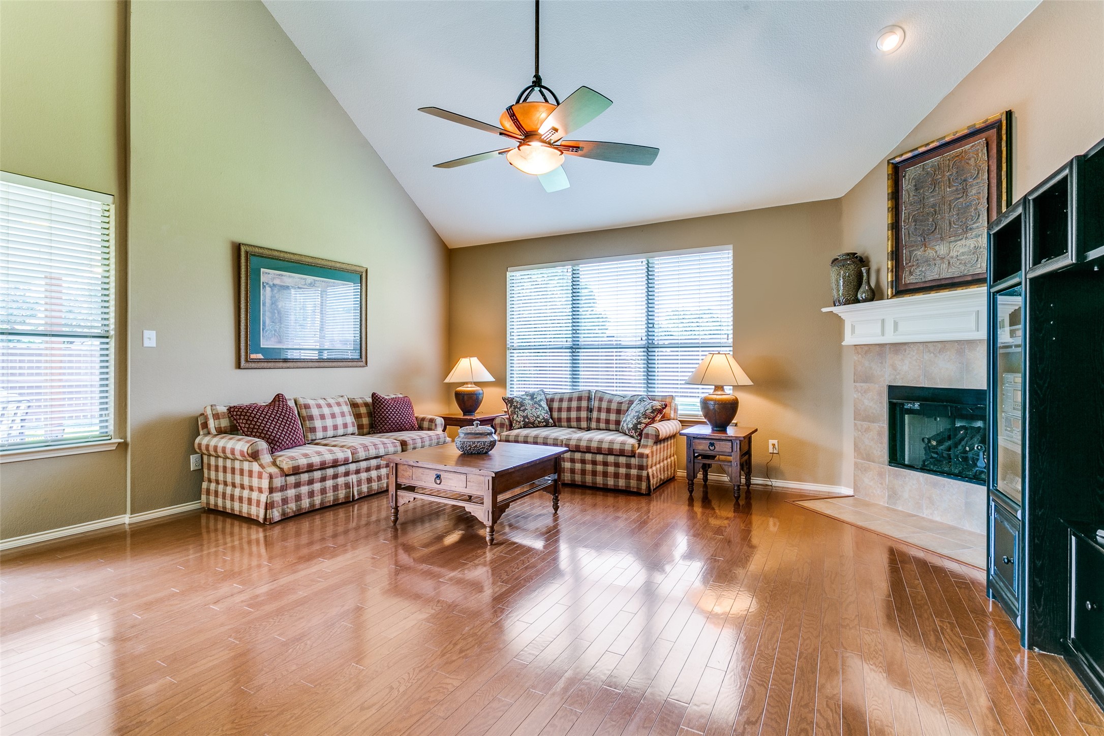 Corinth, Texas, 76208, United States, 4 Bedrooms Bedrooms, ,4 BathroomsBathrooms,Residential,For Sale,1839023