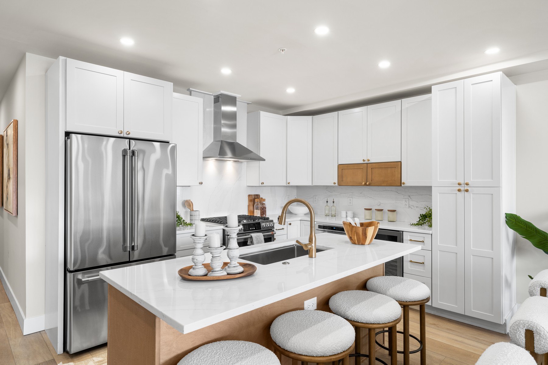  323 E Oak Avenue #202 - 物件實景