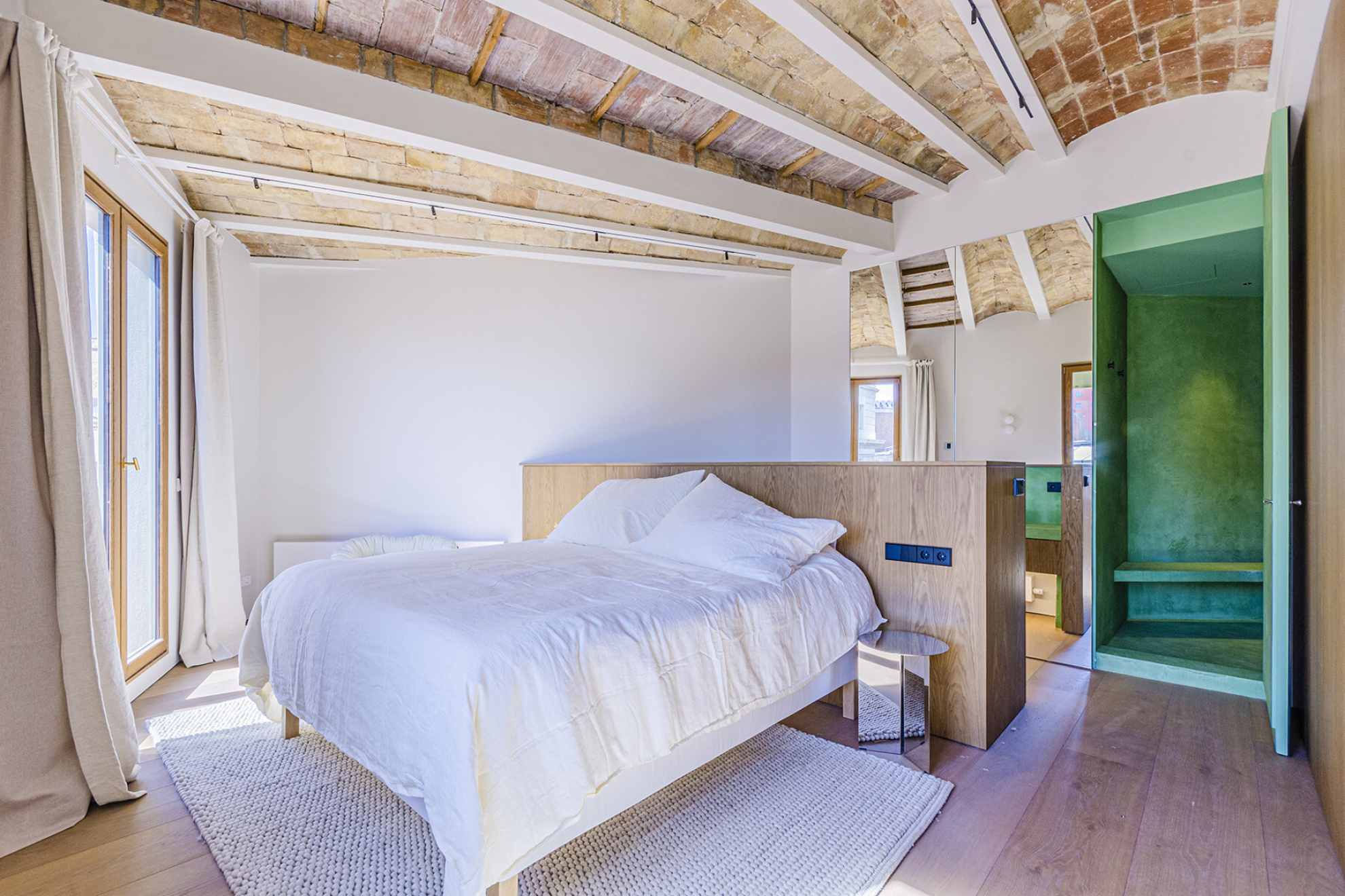  Stunning renovated property with panoramic views and abundant natural light - 物件實景