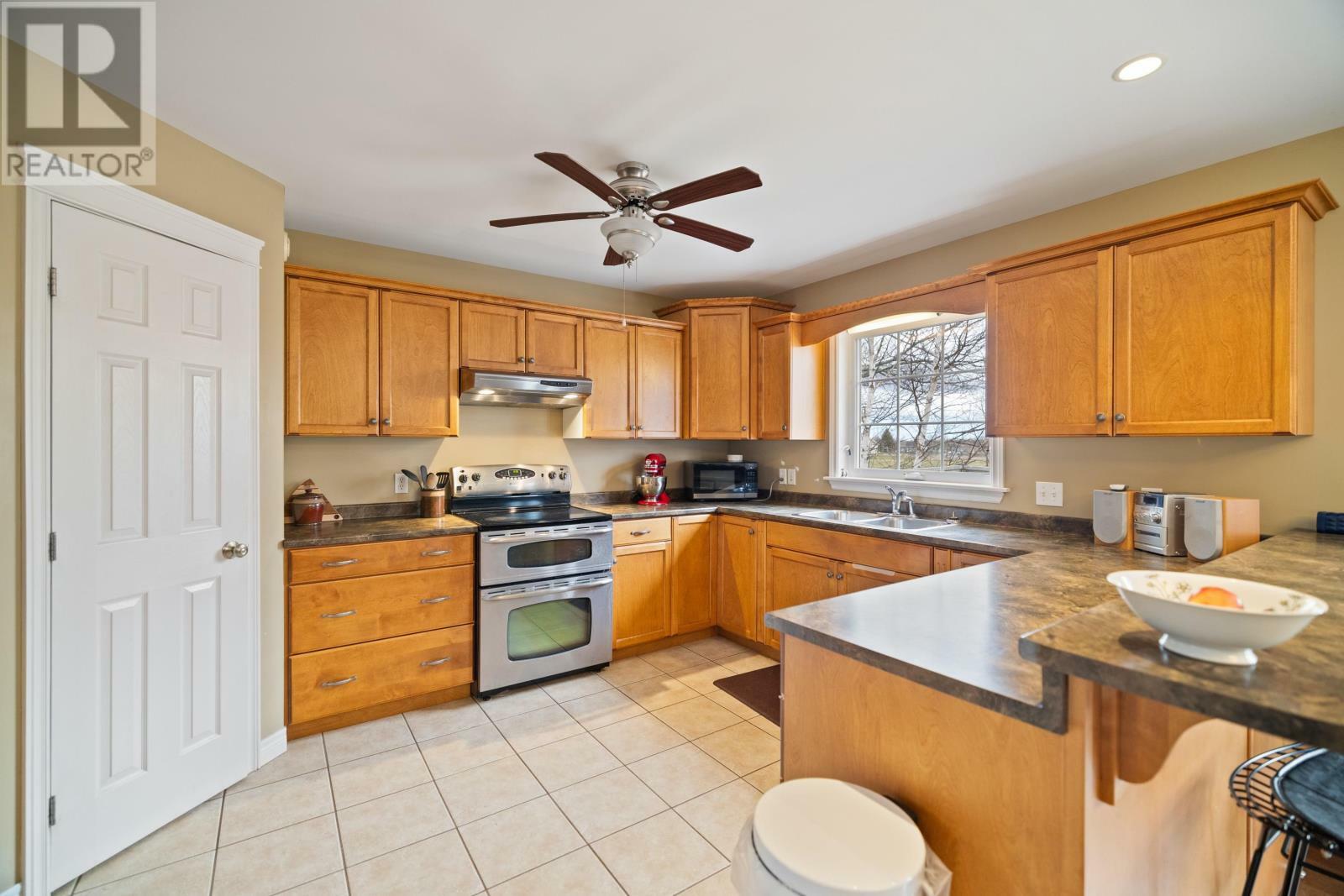 WEST ROYALTY, Prince Edward Island, C1E 2M3, CA, 4 Bedrooms Bedrooms, ,2 BathroomsBathrooms,Residential,For Sale,1874083