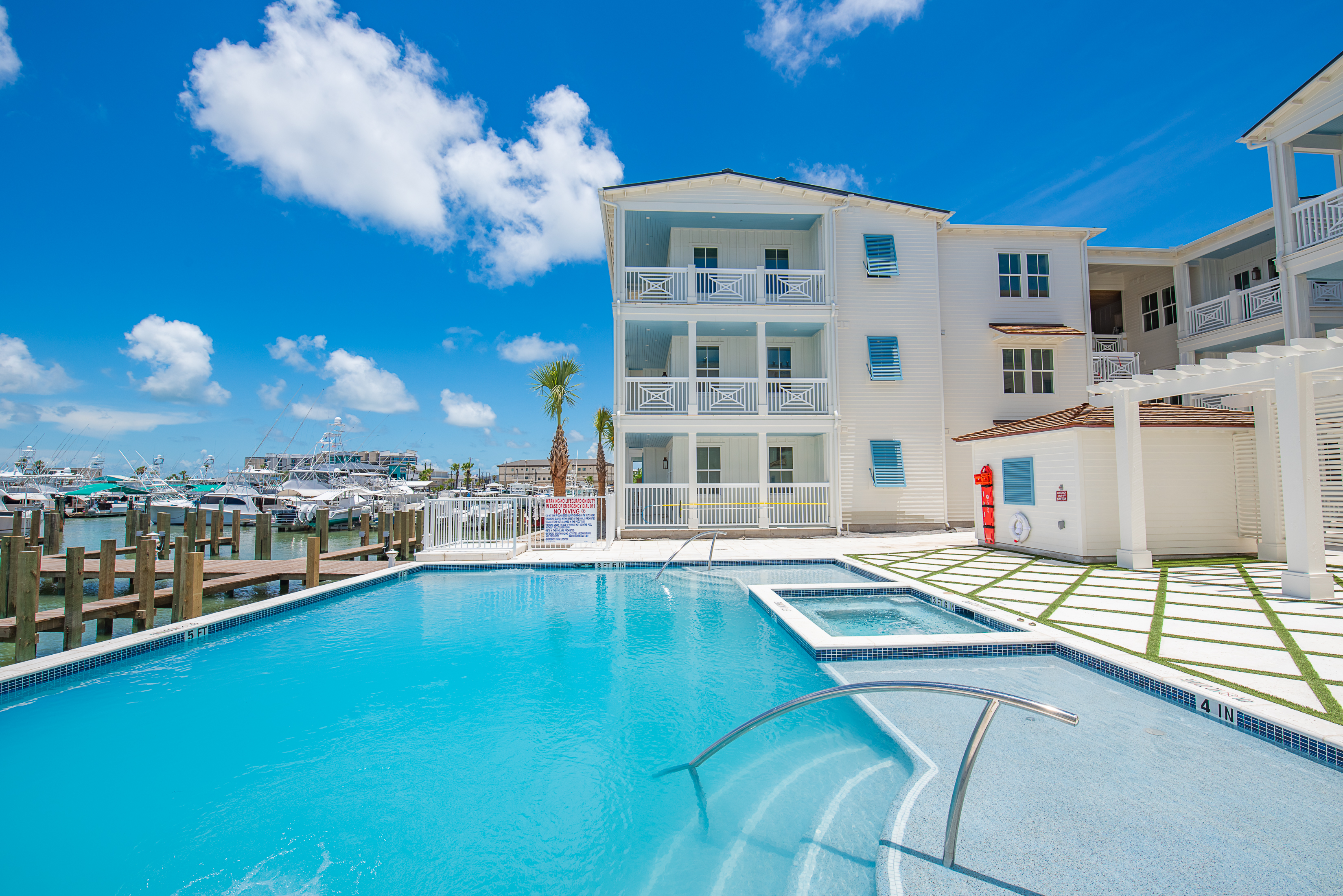  Coastal Luxury with Unmatched Water Views - 物件實景