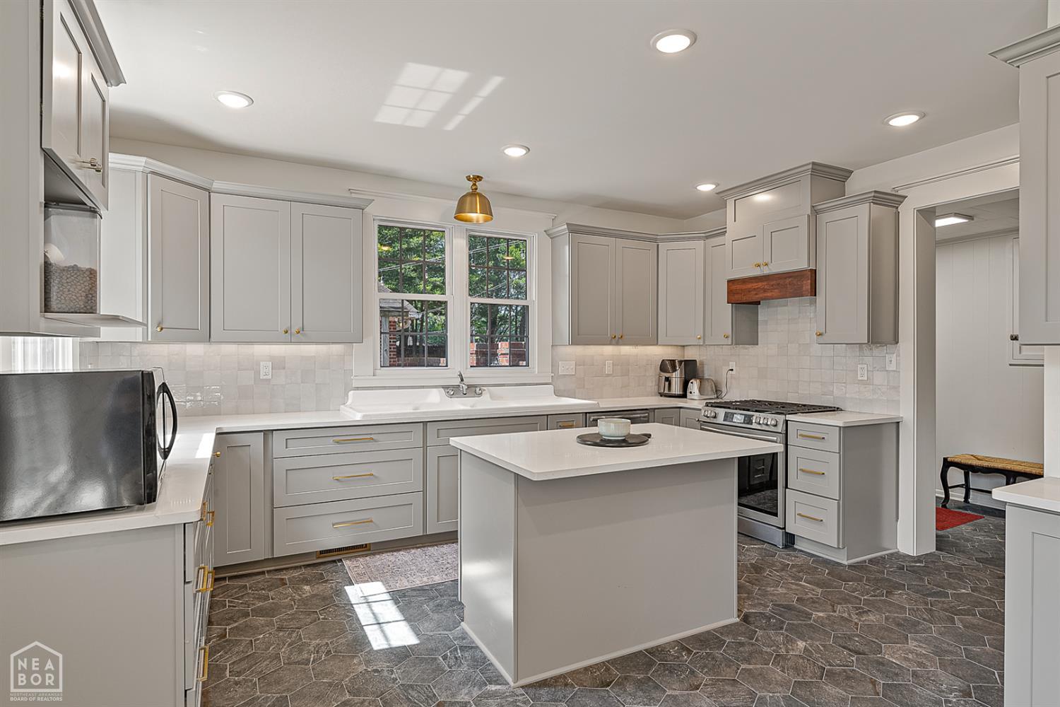 Jonesboro, Arkansas, 72401, United States, 4 Bedrooms Bedrooms, ,3 BathroomsBathrooms,Residential,For Sale,1980700