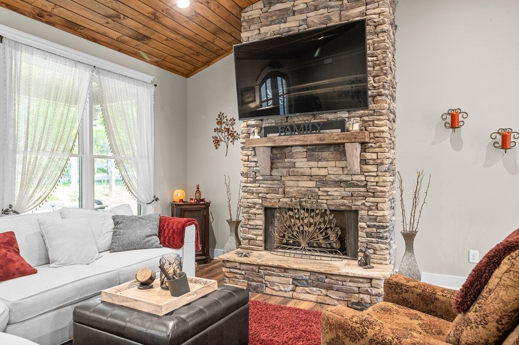 Talking Rock, Georgia, 30175, United States, 3 Bedrooms Bedrooms, ,2 BathroomsBathrooms,Residential,For Sale,1972069