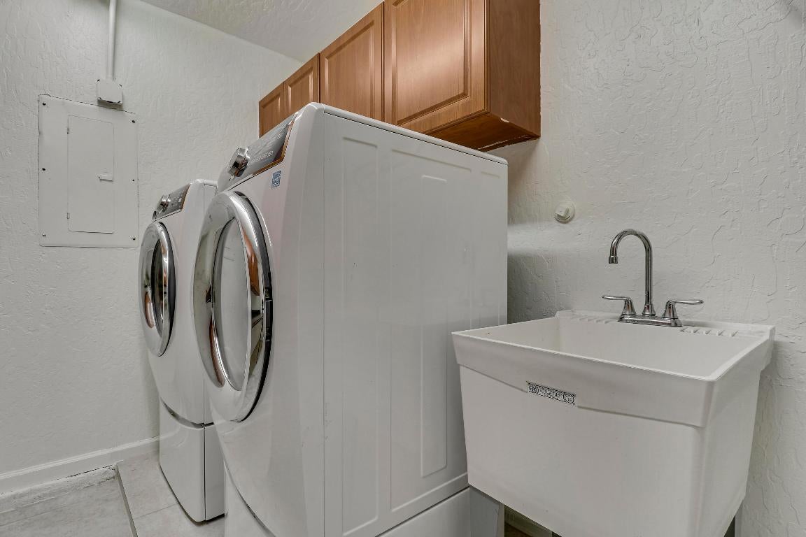 Jupiter, Florida, 33478, United States, 3 Bedrooms Bedrooms, ,2 BathroomsBathrooms,Residential,For Sale,1980938