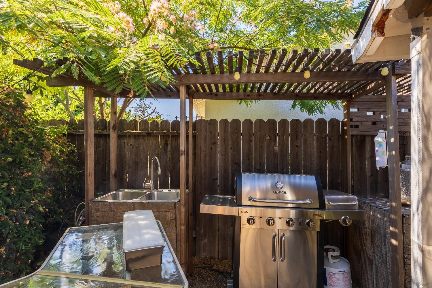 Citrus Heights, California, 95621, United States, 3 Bedrooms Bedrooms, ,2 BathroomsBathrooms,Residential,For Sale,2015324