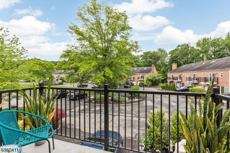 Scotch Plains Twp., New Jersey, 07076, United States, 2 Bedrooms Bedrooms, ,3 BathroomsBathrooms,Residential,For Sale,1999583