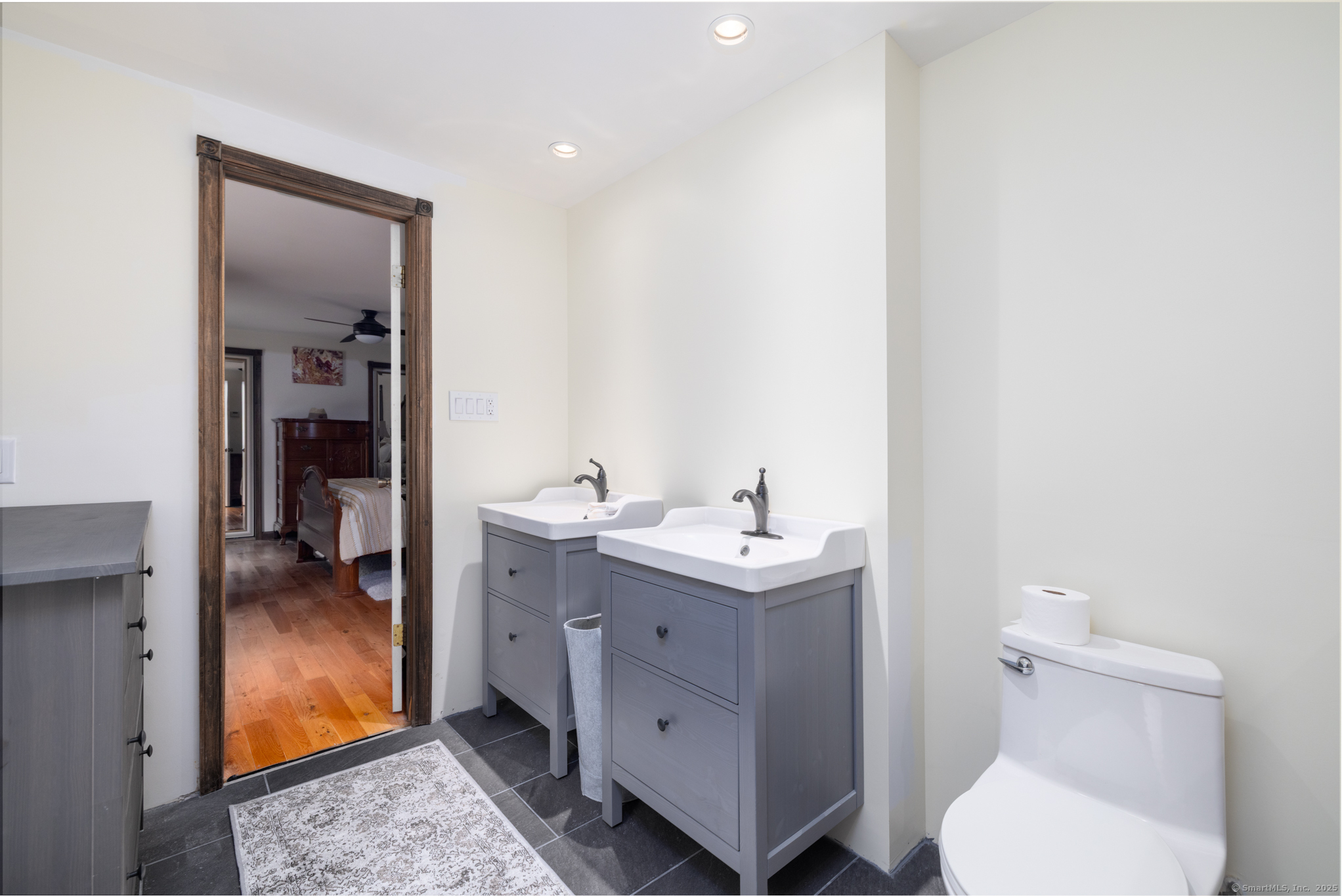 Litchfield, Connecticut, 06750, United States, 3 Bedrooms Bedrooms, ,3 BathroomsBathrooms,Residential,For Sale,1987794