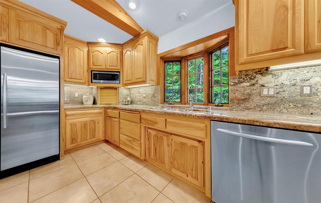 Lake Almanor West, California, 96020, United States, 4 Bedrooms Bedrooms, ,4 BathroomsBathrooms,Residential,For Sale,1907514