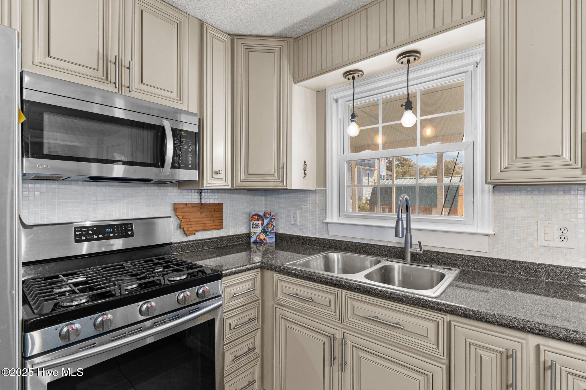 Oak Island, North Carolina, 28465, United States, 3 Bedrooms Bedrooms, ,2 BathroomsBathrooms,Residential,For Sale,1885447