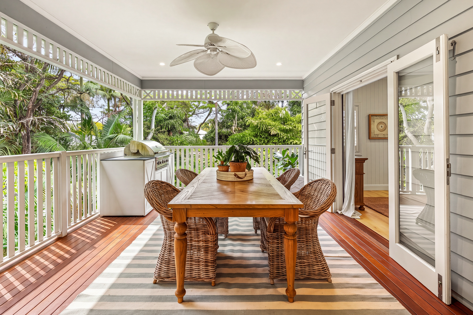  Beautifully Restored Character Home Rich with Privacy, Heart and Soul - 物件實景