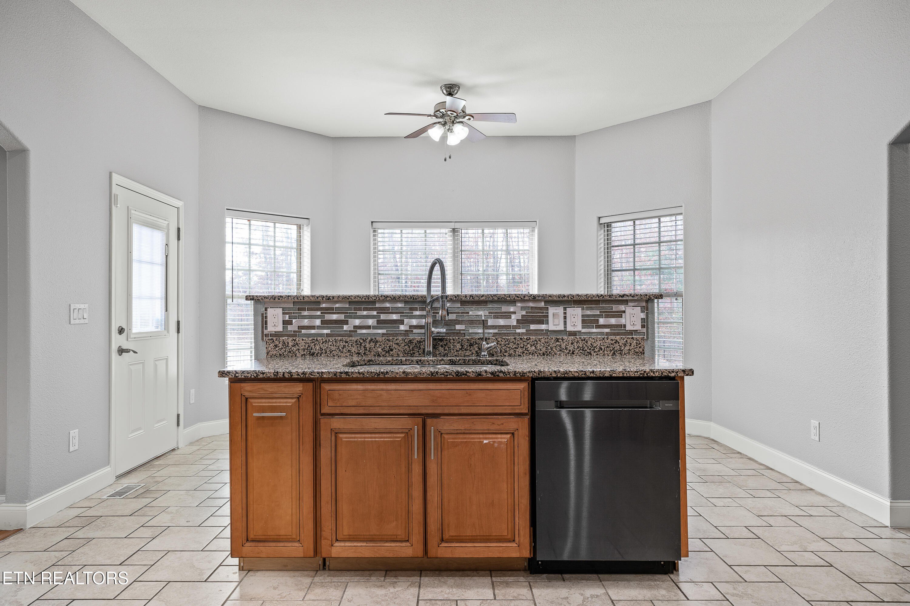 39 N Riverview Ln., Crossville, Tennessee, 38555, United States, 5 Bedrooms Bedrooms, ,5 BathroomsBathrooms,Residential,For Sale,39 N Riverview Ln.,1654091
