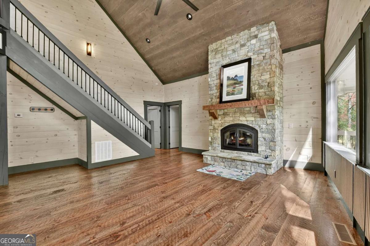 Mineral Bluff, Georgia, 30559, United States, 6 Bedrooms Bedrooms, ,3 BathroomsBathrooms,Residential,For Sale,1989738