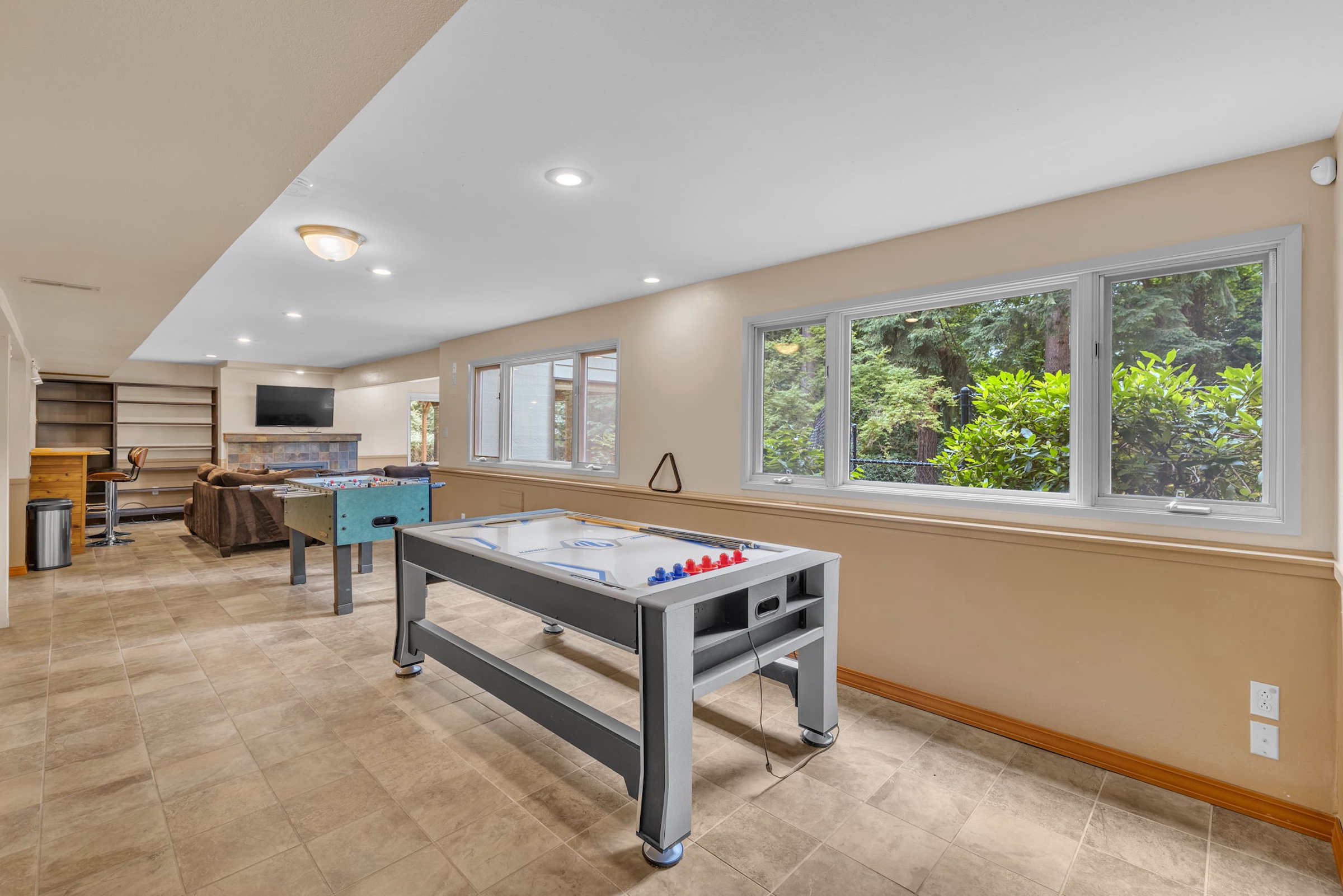  Mid-Century Gem on Serene Acreage - 物件實景