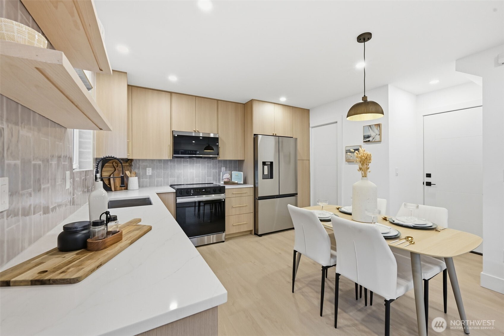 Seattle, Washington, 98133, United States, 3 Bedrooms Bedrooms, ,2 BathroomsBathrooms,Residential,For Sale,1992896