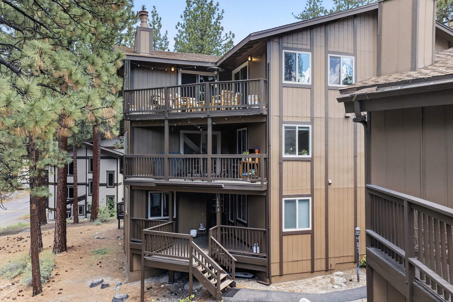  Expansive Nevada-Side Tahoe Retreat in Coveted Lake Village Setting - 物件實景