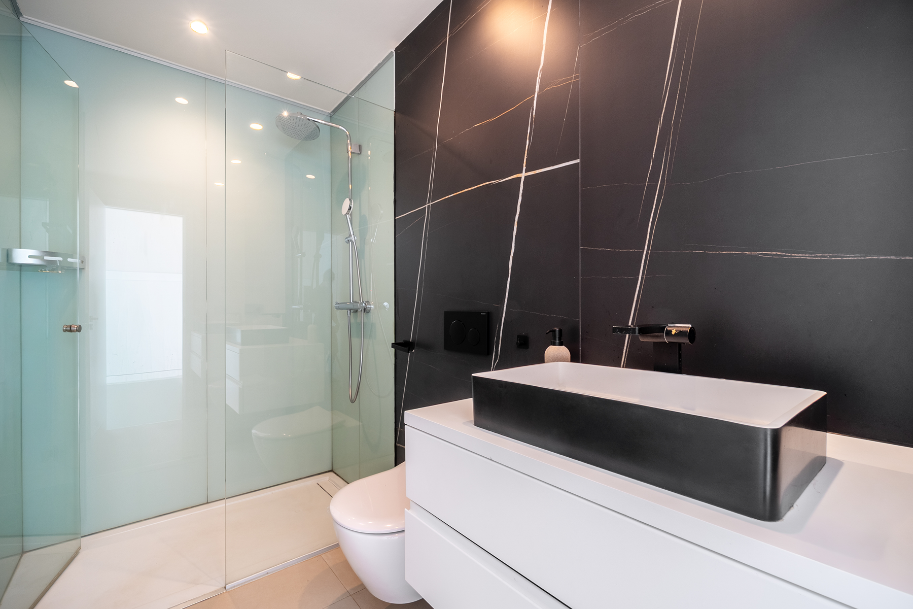  Contemporary Villa with Panoramic Sea Views in Altos de los Monteros - 物件實景
