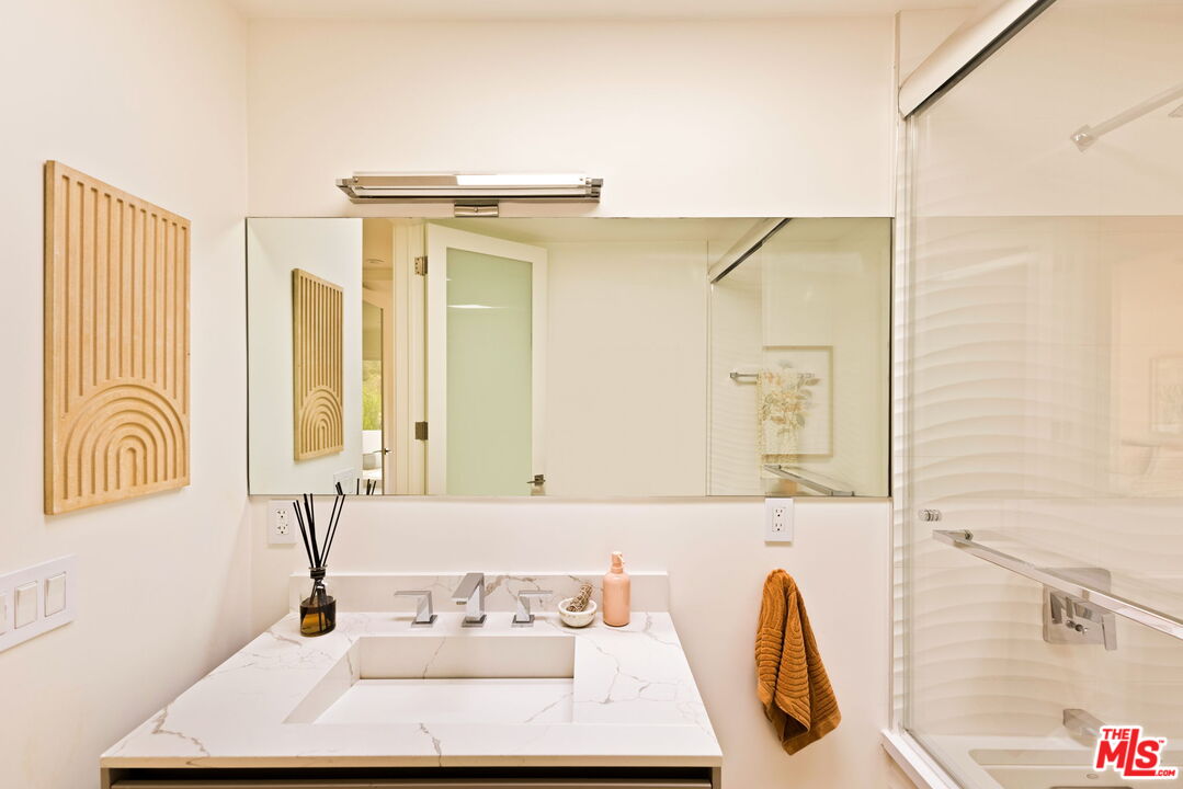 Los Angeles, California, 90046, United States, 4 Bedrooms Bedrooms, ,4 BathroomsBathrooms,Residential,For Sale,1912038