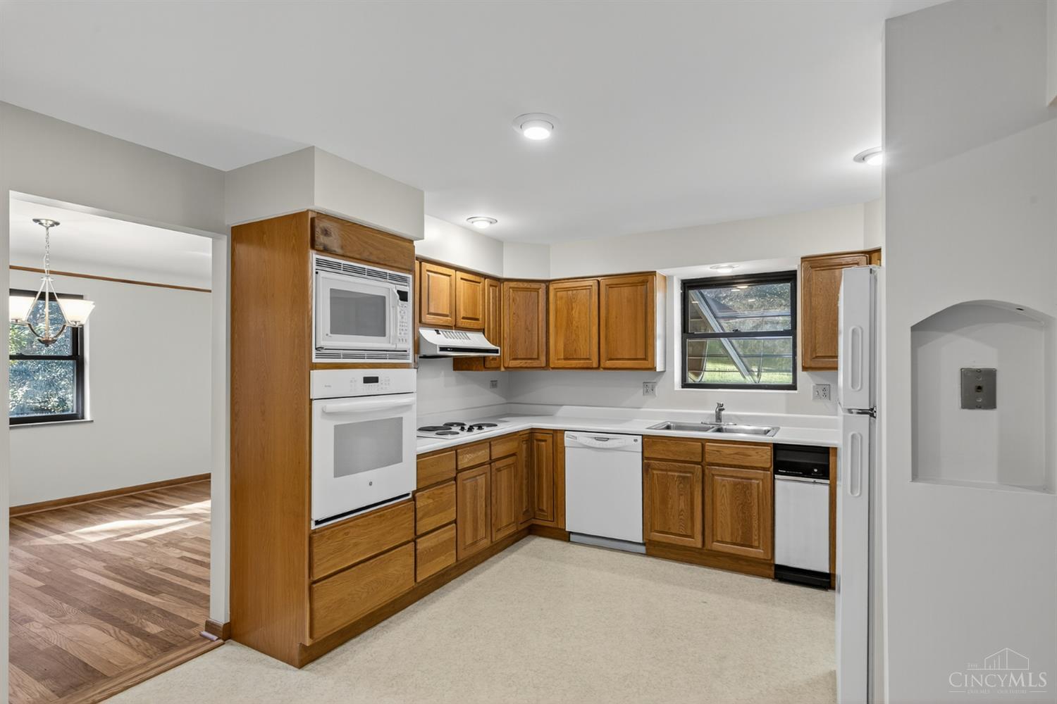 Madeira, Ohio, 45243, United States, 3 Bedrooms Bedrooms, ,2 BathroomsBathrooms,Residential,For Sale,1971231