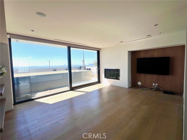 Long Beach, California, 90803, United States, 5 Bedrooms Bedrooms, ,6 BathroomsBathrooms,Residential,For Sale,1980358