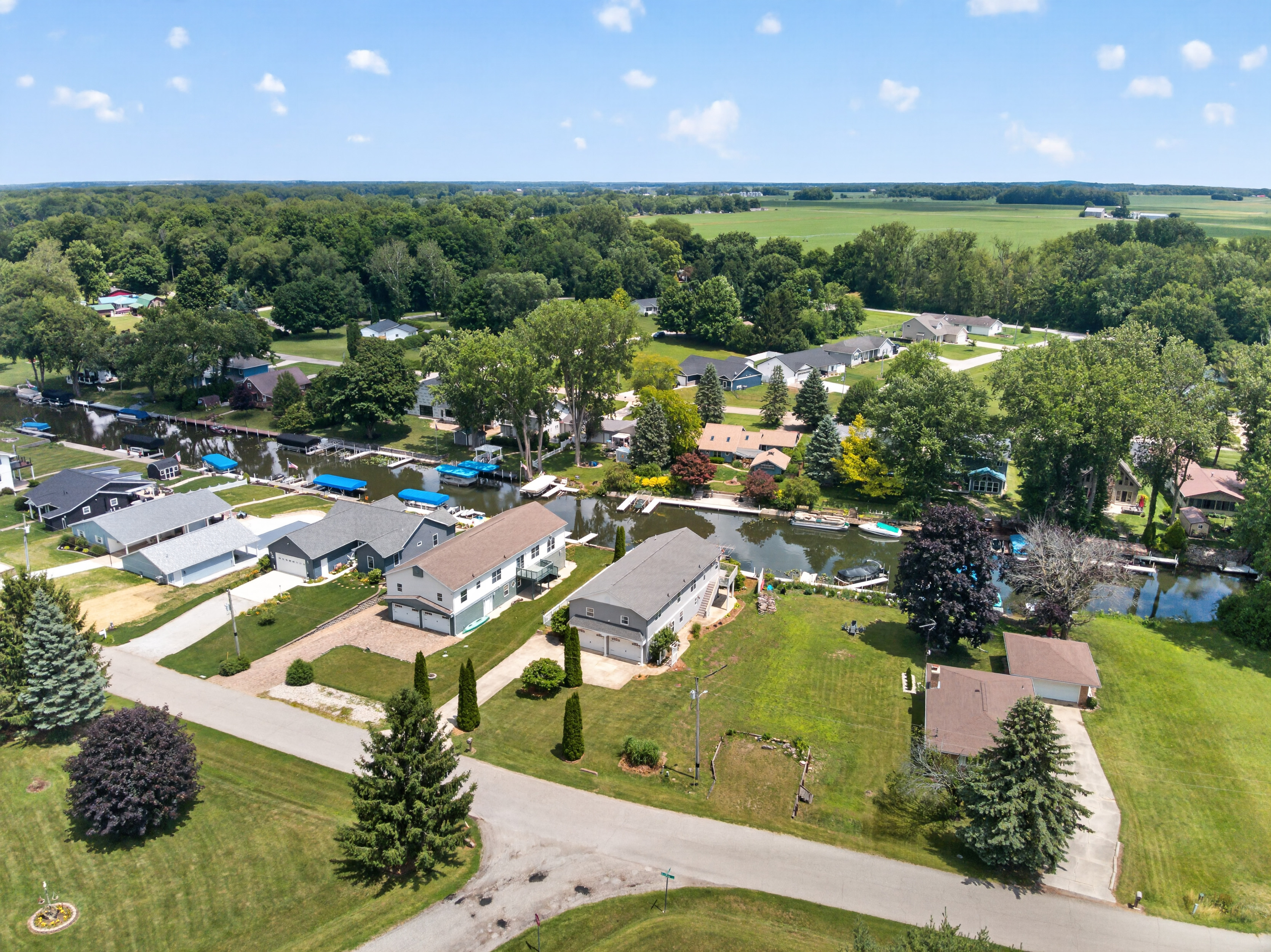 Spacious Channel-Front Home Off Lake Wawasee - 物件實景