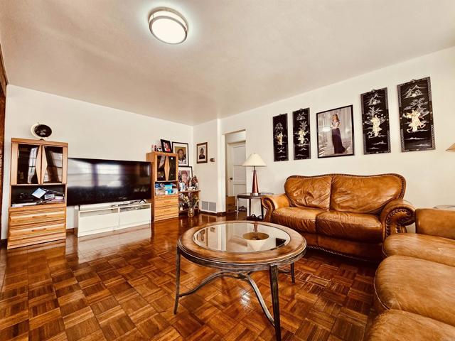 Long Beach, California, 90810, United States, 4 Bedrooms Bedrooms, ,3 BathroomsBathrooms,Residential,For Sale,1983865