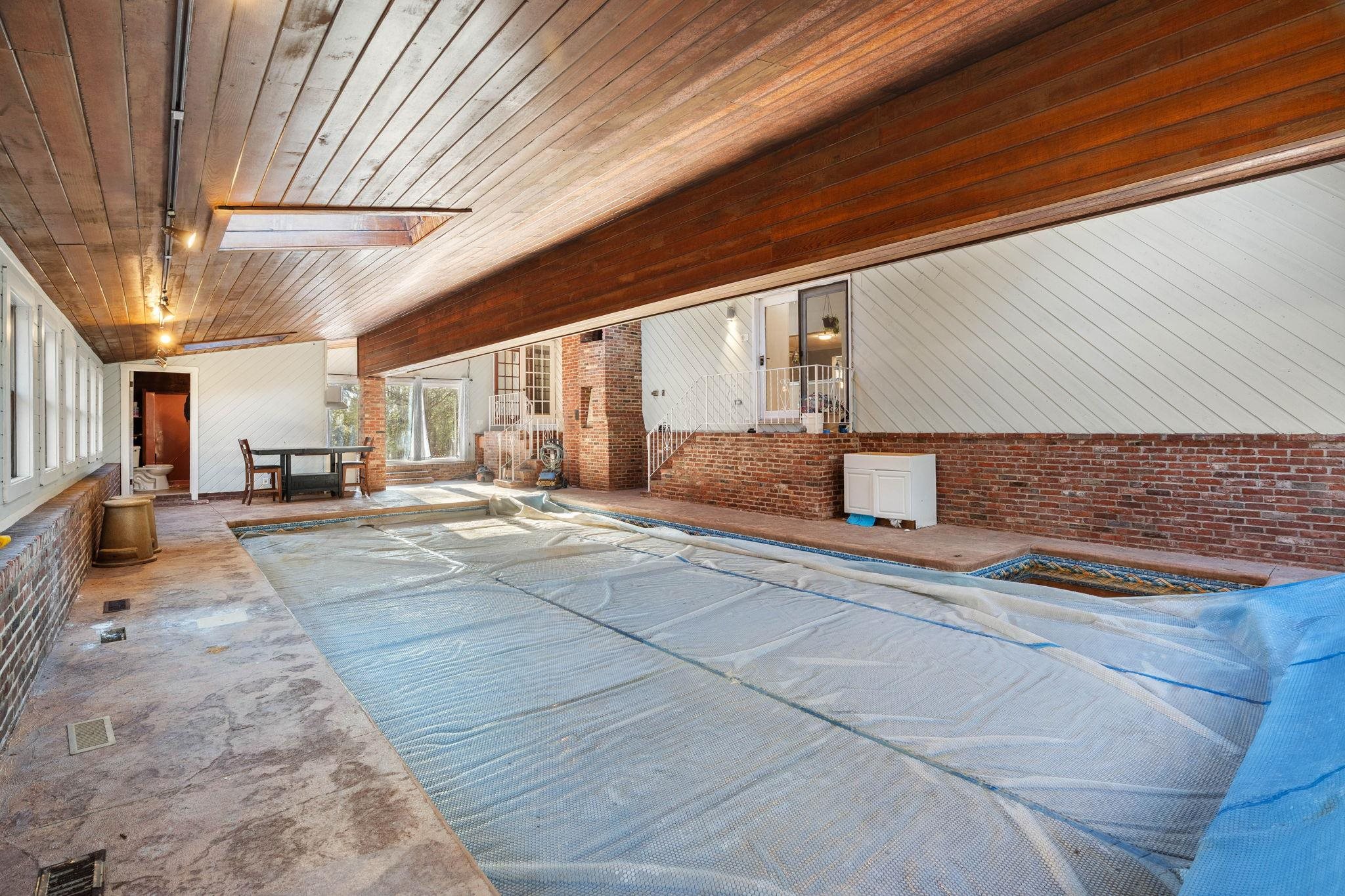 Plaistow, New Hampshire, 03865, United States, 4 Bedrooms Bedrooms, ,1 BathroomBathrooms,Residential,For Sale,2001863