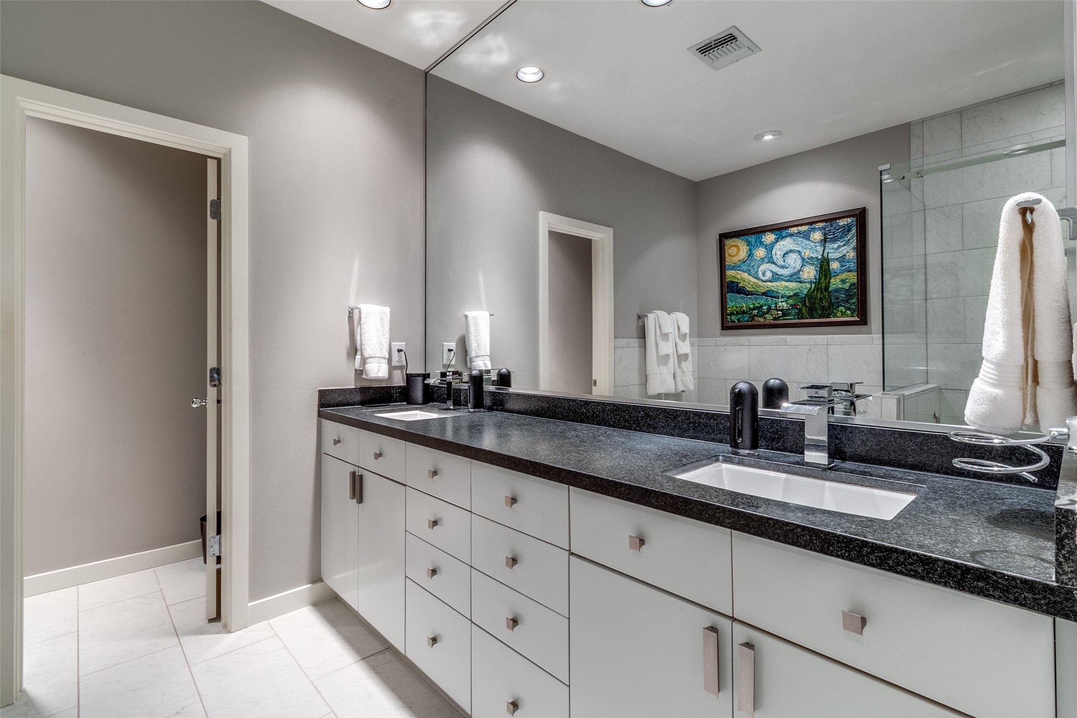 Dallas, Texas, 75204, United States, 2 Bedrooms Bedrooms, ,3 BathroomsBathrooms,Residential,For Sale,1917449