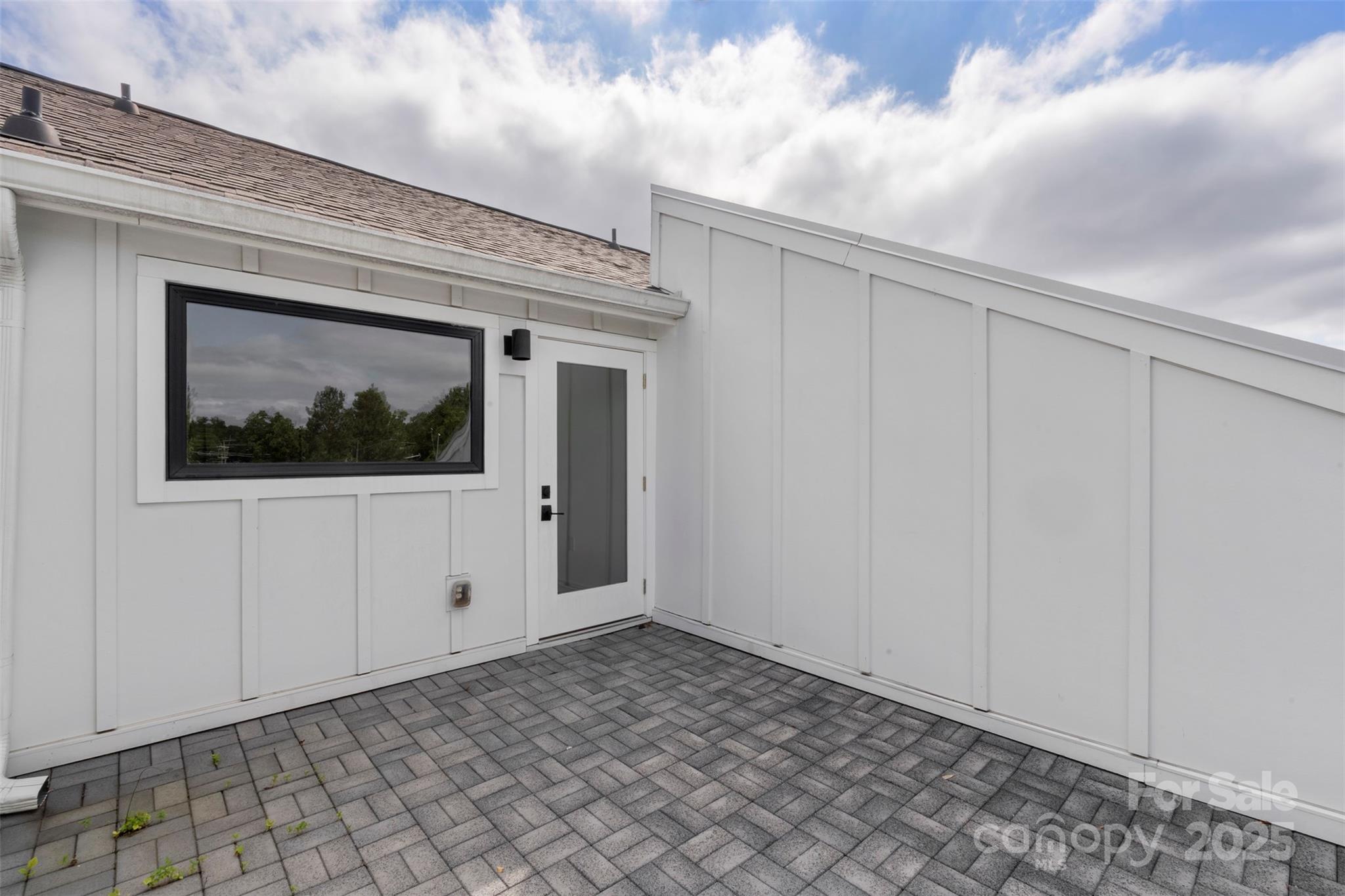 Charlotte, North Carolina, 28205, United States, 3 Bedrooms Bedrooms, ,3 BathroomsBathrooms,Residential,For Sale,1837660