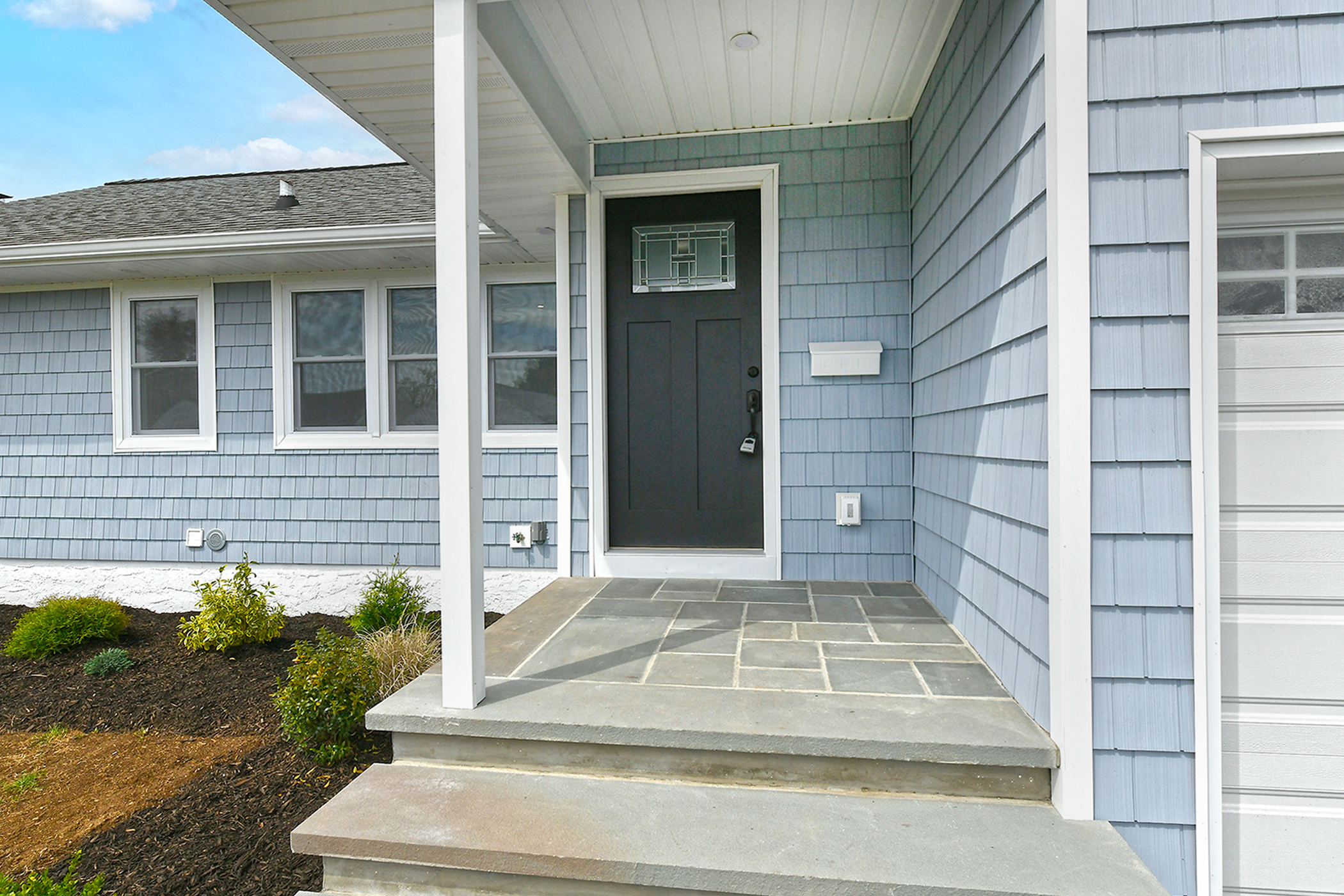 Farmingdale, New York, 11735, United States, 3 Bedrooms Bedrooms, ,2 BathroomsBathrooms,Residential,For Sale,1928376