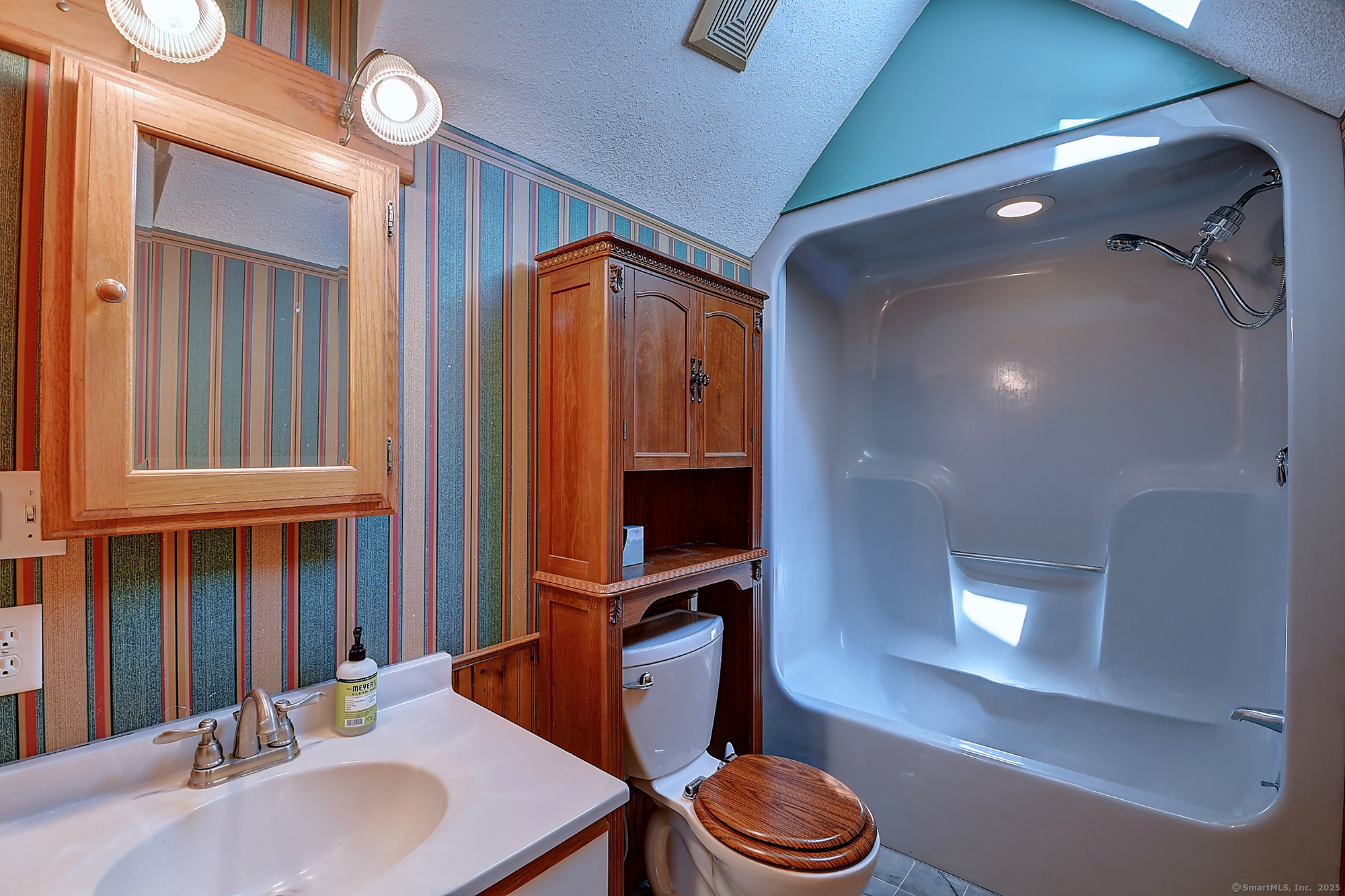 Brooklyn, Connecticut, 06234, United States, 4 Bedrooms Bedrooms, ,3 BathroomsBathrooms,Residential,For Sale,1901504