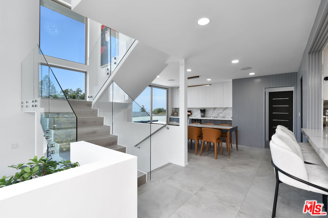 Sherman Oaks, California, 91403, United States, 4 Bedrooms Bedrooms, ,4 BathroomsBathrooms,Residential,For Sale,1794454