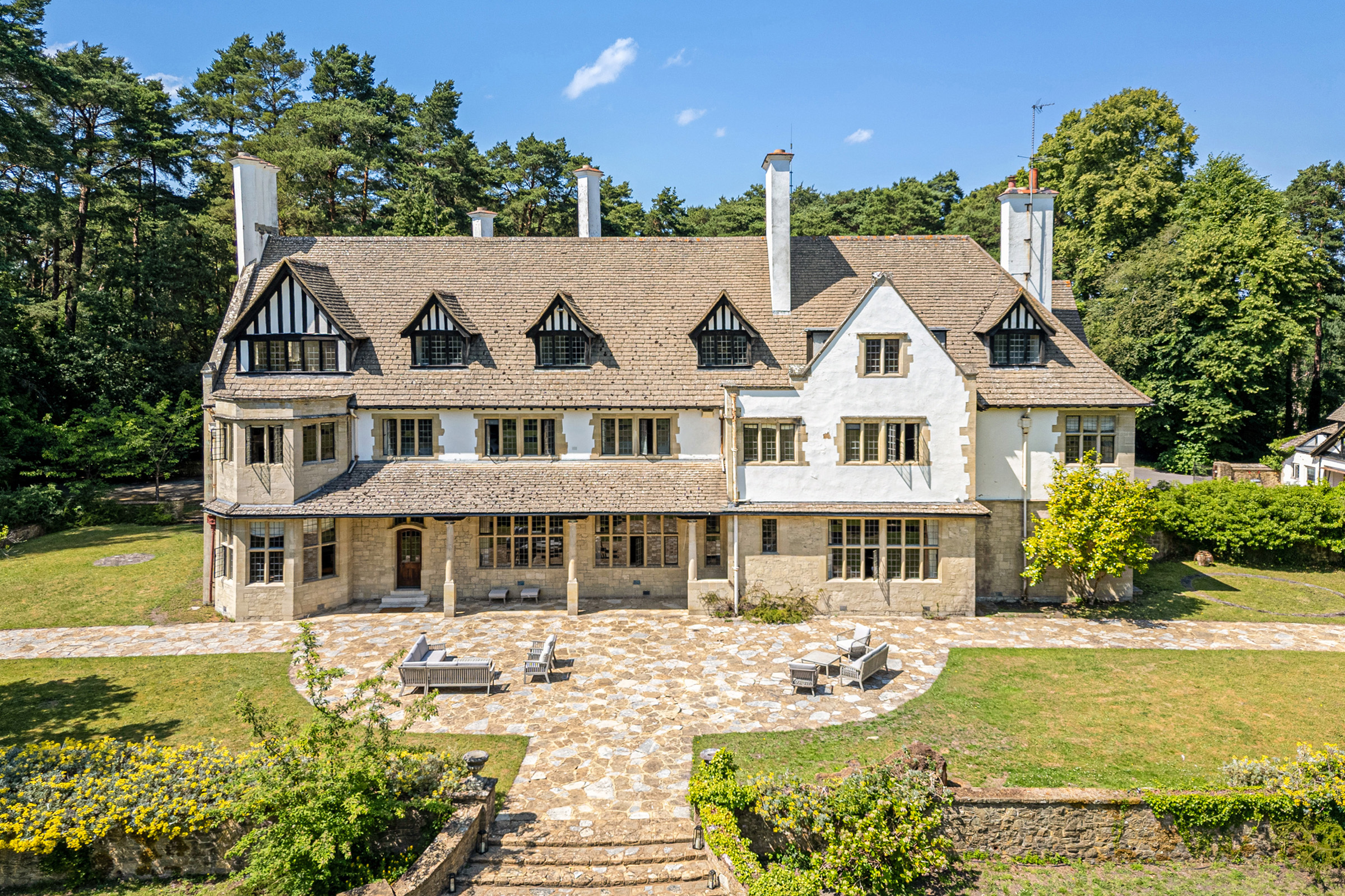  A Grand Manor House Set Within 11.5 Acres on the Edge of Sunningdale Heath7 - 物件實景