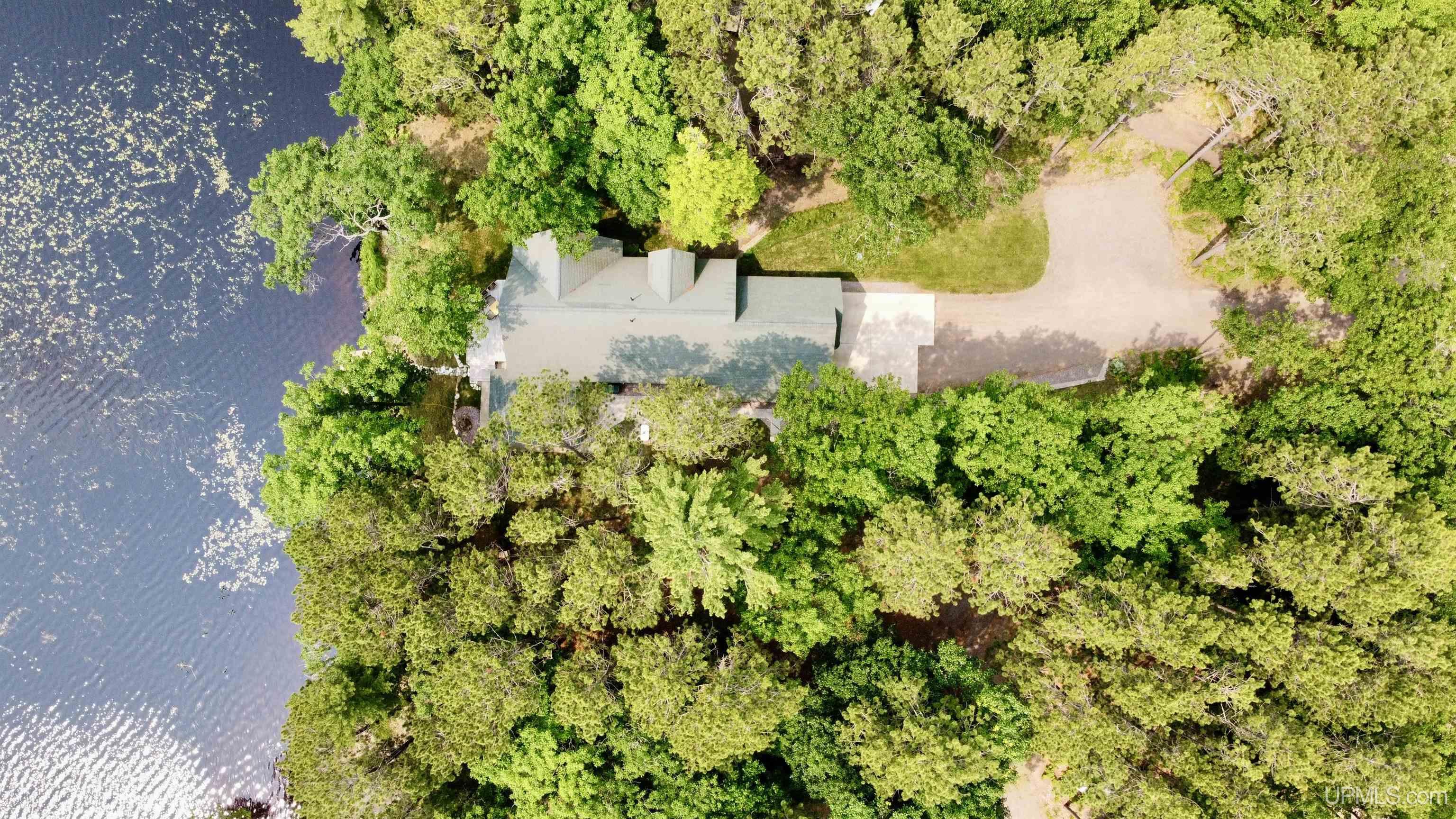 Marquette, Michigan, 49855, United States, 2 Bedrooms Bedrooms, ,4 BathroomsBathrooms,Residential,For Sale,1892873