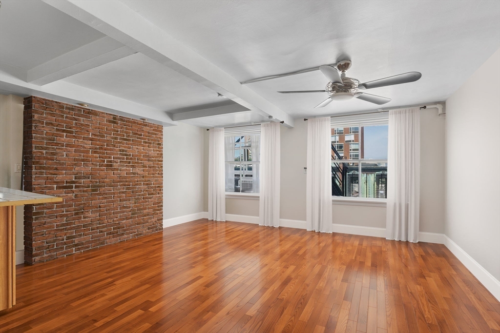 Boston, Massachusetts, 02116, United States, 1 Bedroom Bedrooms, ,1 BathroomBathrooms,Residential,For Sale,1941990