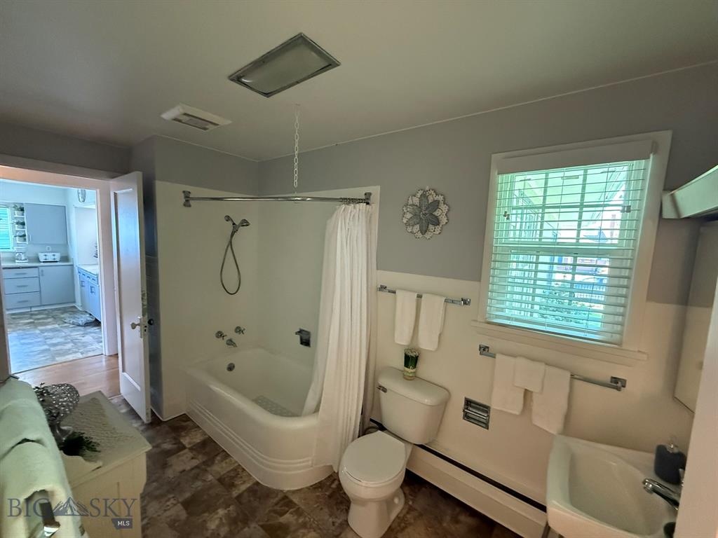 Butte, Montana, 59701, United States, 5 Bedrooms Bedrooms, ,3 BathroomsBathrooms,Residential,For Sale,1981249