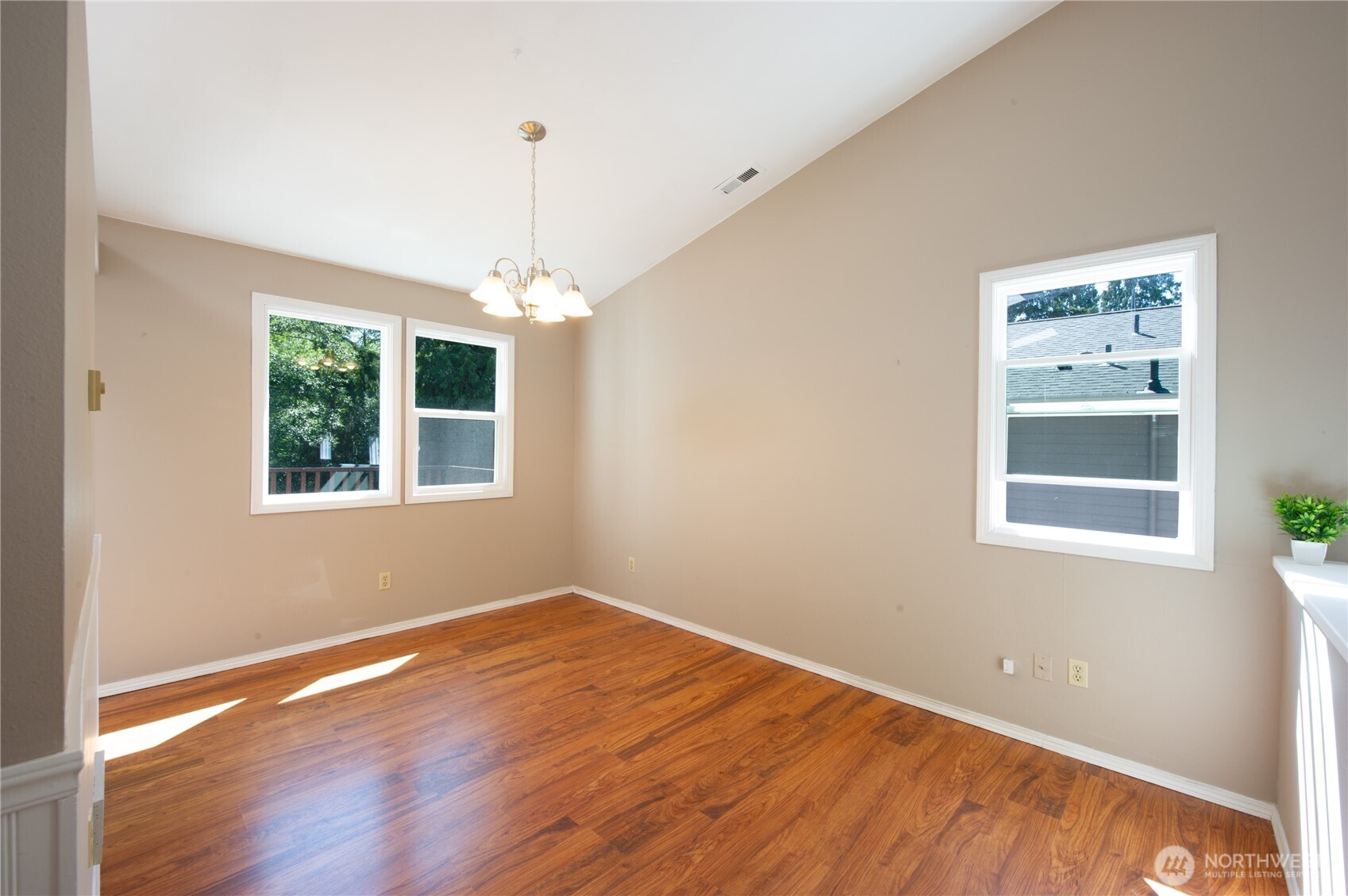 Everett, Washington, 98208, United States, 4 Bedrooms Bedrooms, ,3 BathroomsBathrooms,Residential,For Sale,1920302