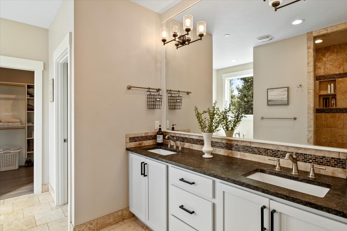 Redmond, Oregon, 97756, United States, 3 Bedrooms Bedrooms, ,3 BathroomsBathrooms,Residential,For Sale,1743690