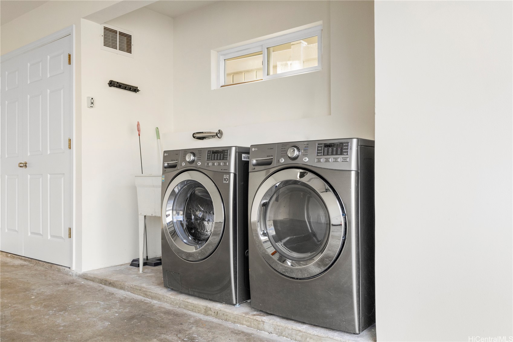 Honolulu, Hawaii, 96813, United States, 4 Bedrooms Bedrooms, ,3 BathroomsBathrooms,Residential,For Sale,1989434